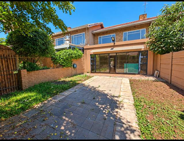 3 BEDROOM TOWNHOUSE FOR SALE IN THREE RIVERS PROPER